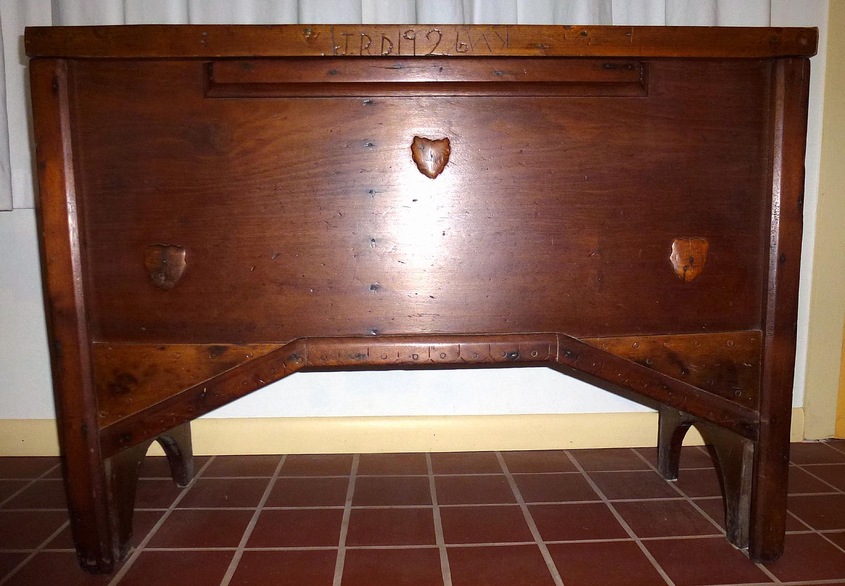 High blanket chest