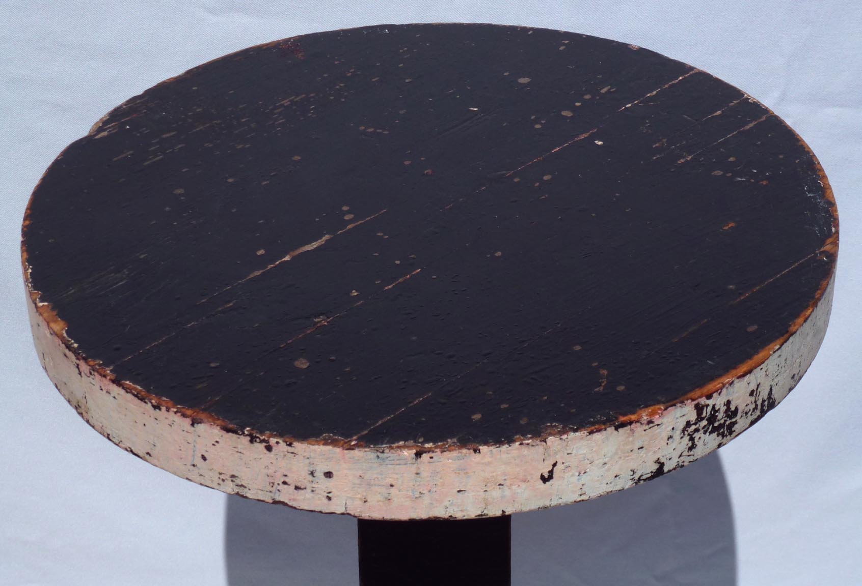 Two-Toned Pedestal Stand