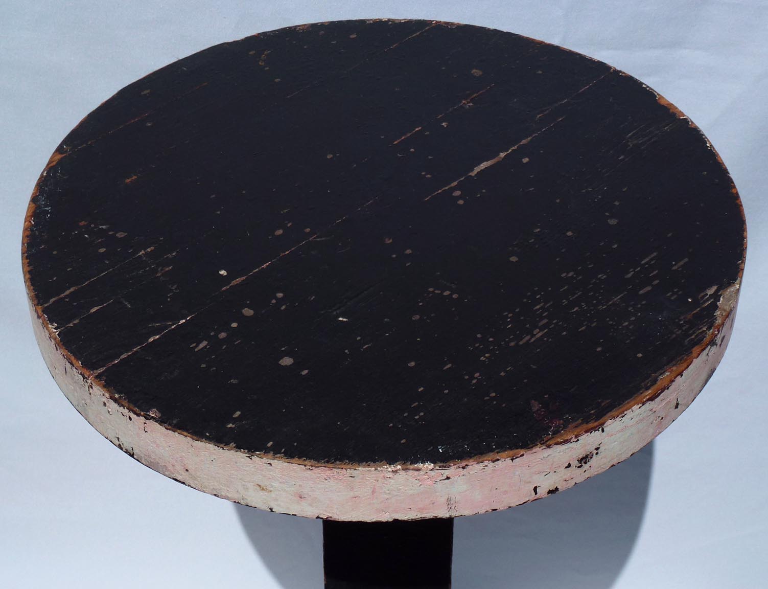 Two-Toned Pedestal Stand