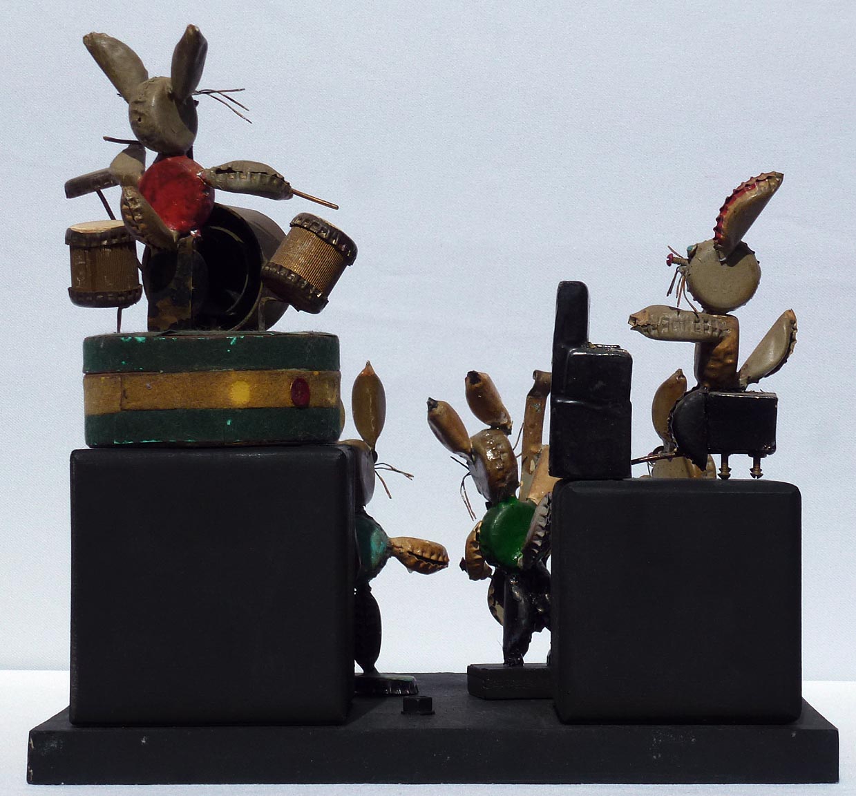 Bottle cap rabbits jazz band