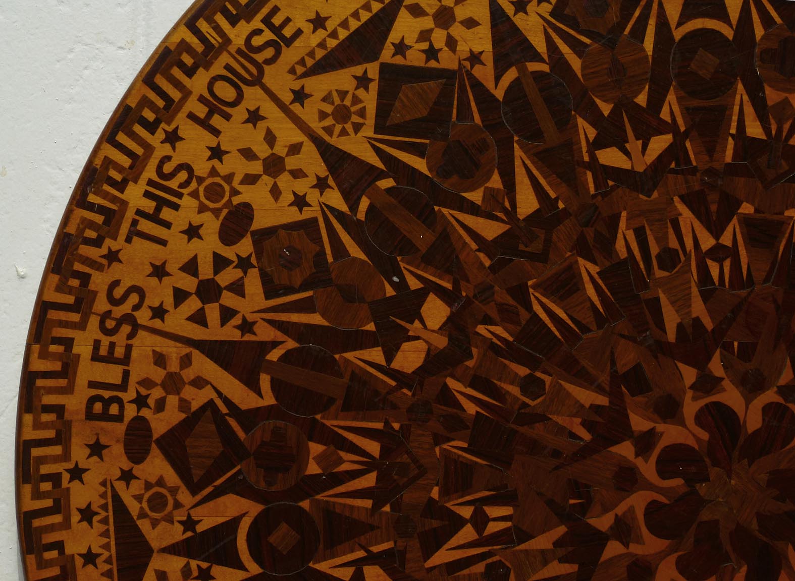 Intricate veneer decorated table top